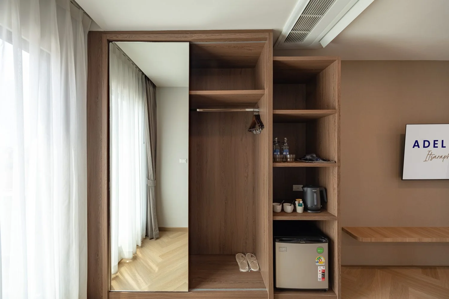 Deluxe Room wardrobe, kettle and in-room amenities