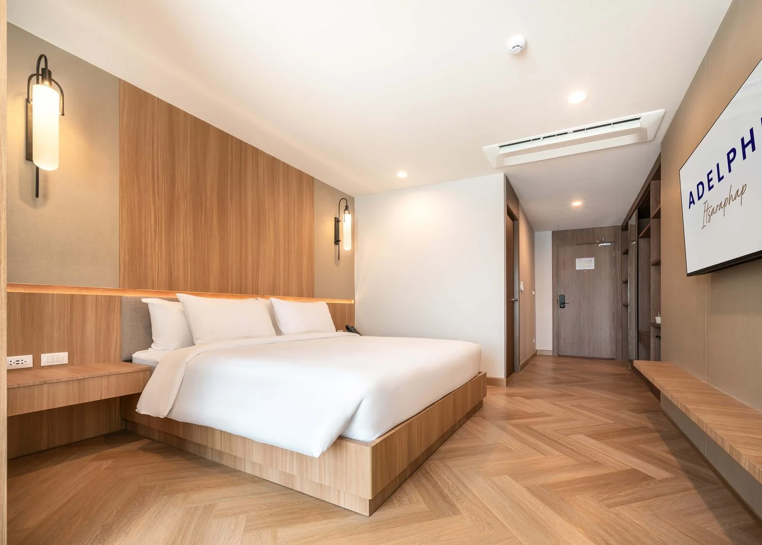 Premier King Room from the entrance