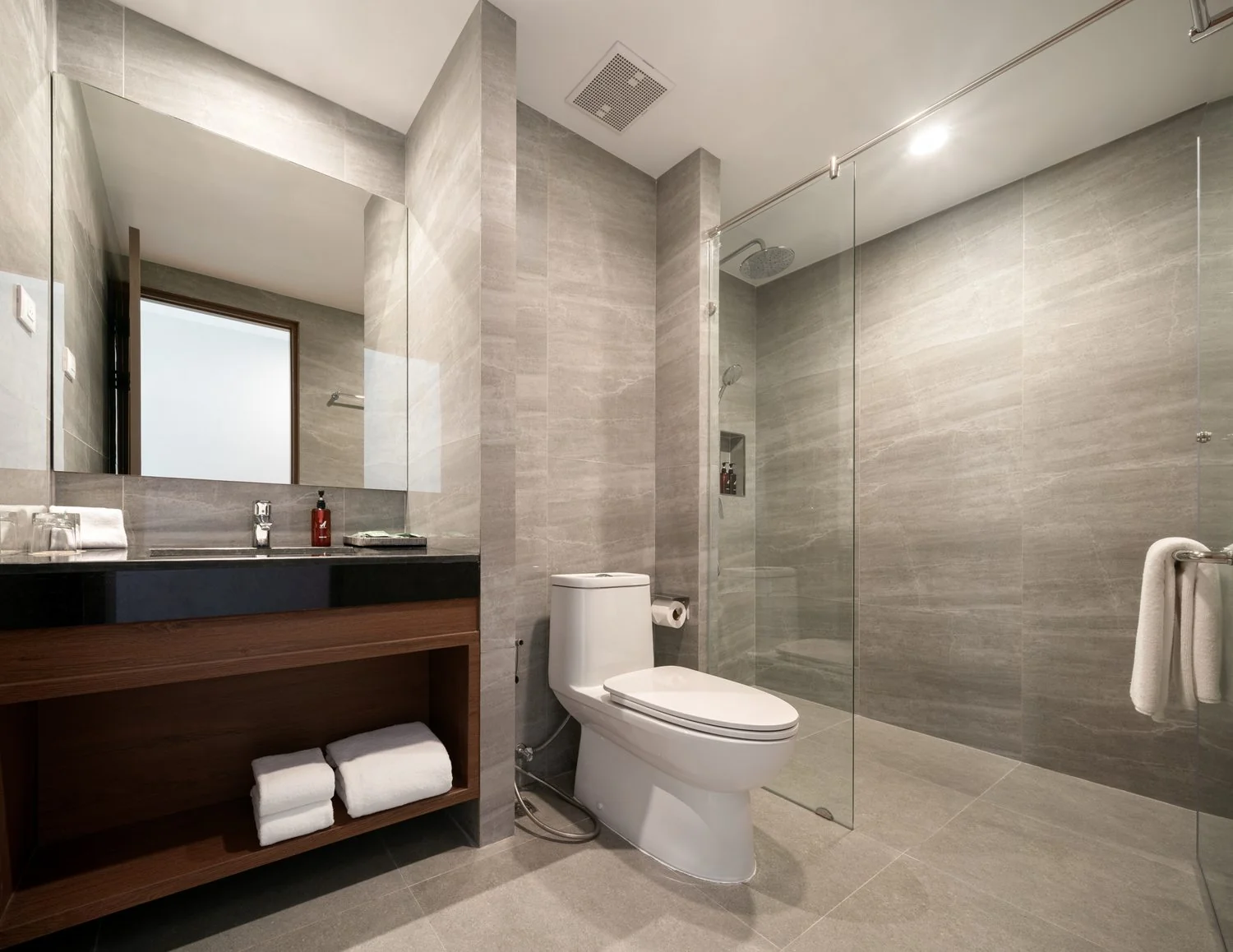 Premier Twin Room bathroom with rain shower